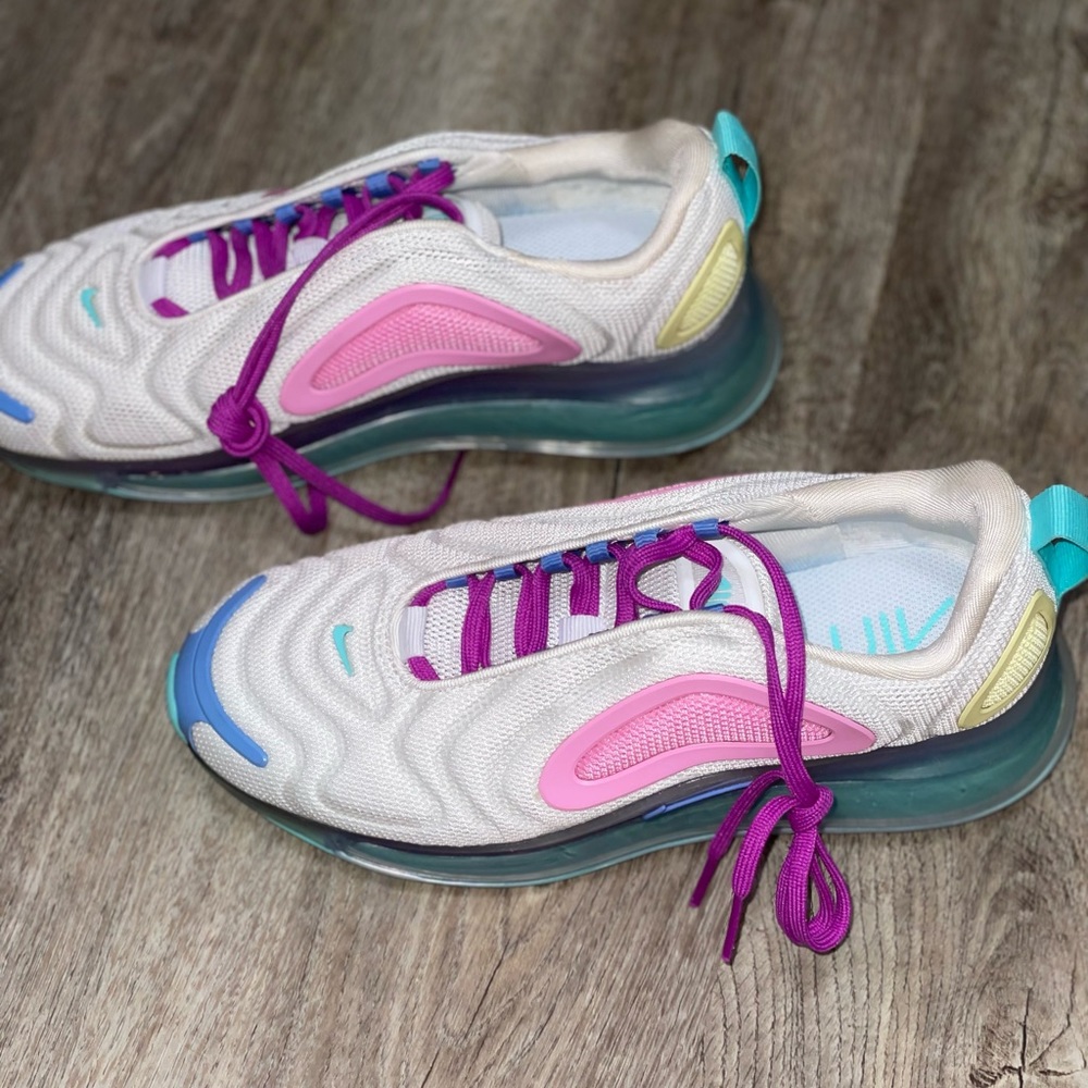 Brand new never worn athletic sneakers !